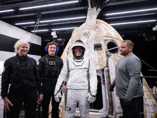 Kapsuła Crew Dragon z astronautami powróciła na Ziemię (WIDEO)