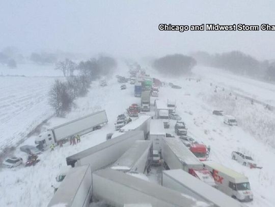 Karambol z udziałem ponad stu pojazdów w Michigan, wielu rannych