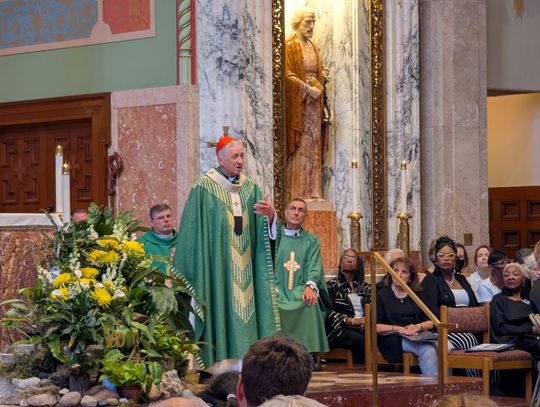 Kardynał Cupich, zakonnice i farmaceuta skarżą ustawę o wspomaganym umieraniu