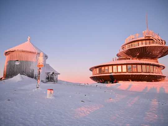 Karkonosze. Akcja ratownicza pod Śnieżką; dwie osoby nie żyją