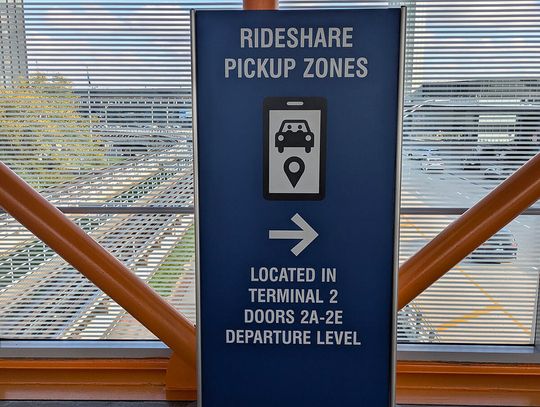 Kierowcy firm przewozowych w rejonie lotnisk na celowniku ICE