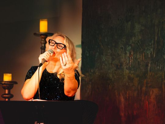 Kinga Modjeska i poetycka podróż przez dwa światy