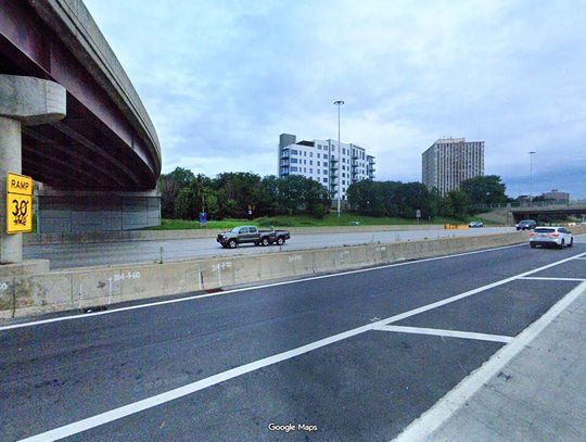 Kobieta znaleziona martwa po pożarze wieżowca w West Town