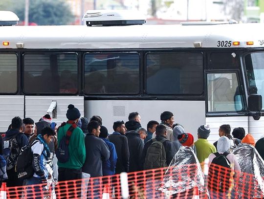 Kolejne autobusy z migrantami przybyły do Chicago