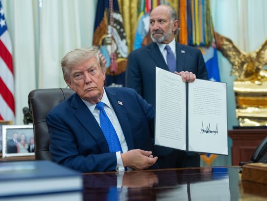 Kolejne rozporządzenia Trumpa mające ograniczyć prawo do obywatelstwa dzieciom urodzonym w USA