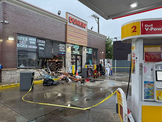 Kolejne włamanie „smash and grab” na stacji benzynowej w Chicago, złodzieje wynieśli bankomat