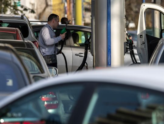 Konflikt na Bliskim Wschodzie wpłynął na znaczący wzrost ceny paliw na całym świecie Konflikt na Bliskim Wschodzie wpłynął na znaczący wzrost ceny paliw na całym świecie