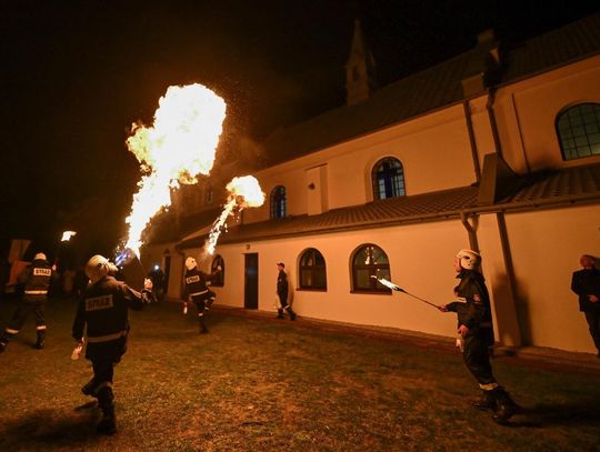 Koprzywnica. Strażacy ochotnicy kontynuują wielkanocną tradycję „bziukania”