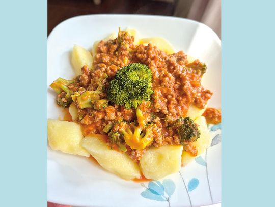 Kopytka z sosem mięsnym