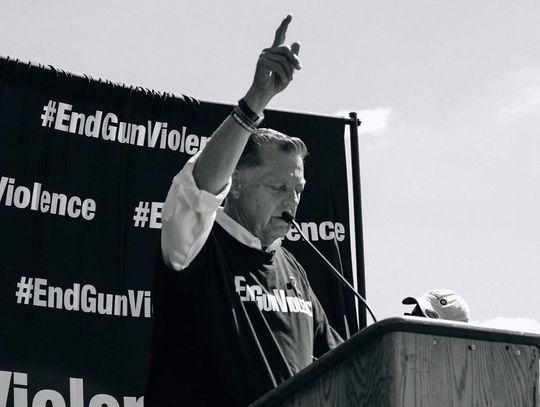 Ks. Michael Pfleger przywrócony do posługi po dochodzeniu ws. zarzutów o molestowanie