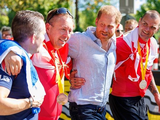 Książę Harry przyleciał do Londynu, ale zapewne nie spotka się z ojcem