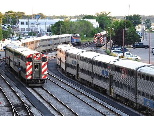 Latem Metra oferuje nowy, tani bilet miesięczny