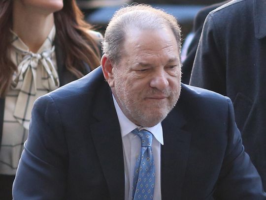 Ława przysięgłych: Weinstein winny napaści seksualnej