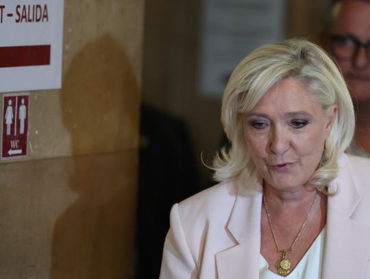 Le Pen otrzymała zakaz ubiegania się o funkcje publiczne na okres 45 miesięcy, w tym 30 w zawieszeniu