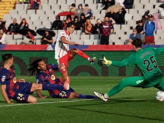 Liga hiszpańska - Barcelona liderem po zwycięstwie w derbach Katalonii