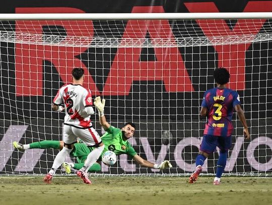 Liga hiszpańska - bramkarz Garcia uratował remis Barcelonie, krótki występ Lewandowskiego