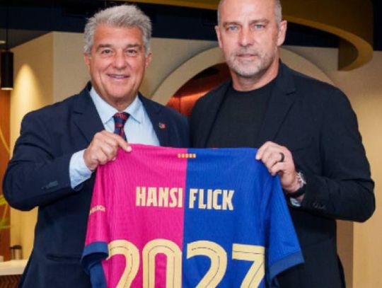 Liga hiszpańska - Flick przedłużył kontrakt z Barceloną do 2027 roku