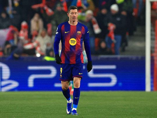 Liga Mistrzów - samobójczy gol Lewandowskiego w Pradze