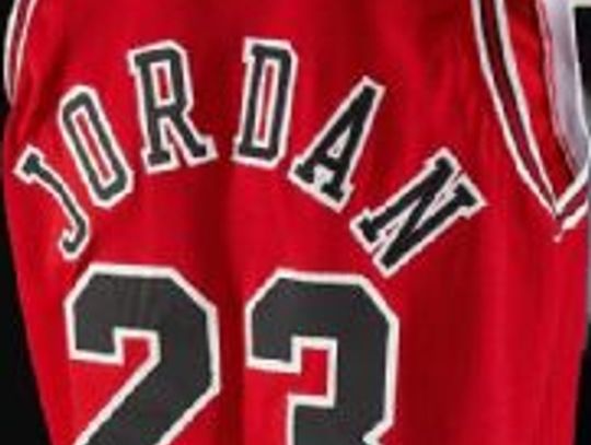 Liga NBA - koszulka Jordana z sezonu 1992/93 sprzedana na aukcji za 2,6 mln dol.