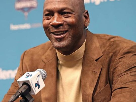 Liga NBA - Michael Jordan negocjuje sprzedaż Charlotte Hornets