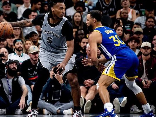 Liga NBA - pięć punktów Sochana, popis Curry’ego, przegrana Spurs