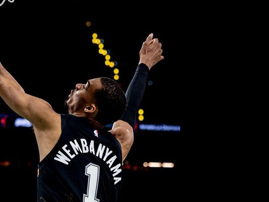 Liga NBA - uraz Wembanyamy, porażka Spurs (WIDEO)