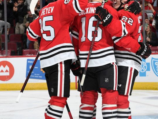 Liga NHL - hat-trick Tavaresa. Zwycięstwo Blackhawks