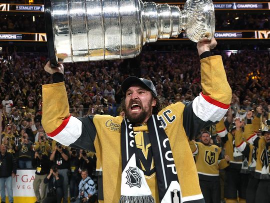 Liga NHL - hokeiści Vegas Golden Knights z Pucharem Stanleya