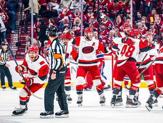Liga NHL - Hurricanes bliżej wielkiego finału
