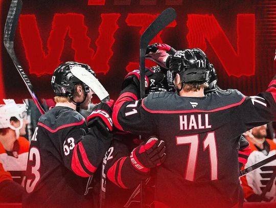 Liga NHL - Hurricanes wciąż niepokonani w play off