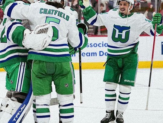 Liga NHL - imponujący powrót Hurricanes