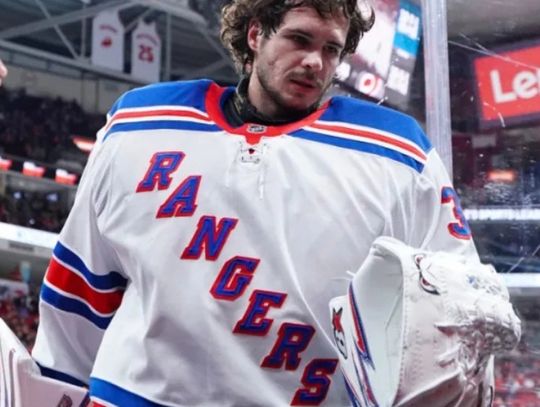 Liga NHL - media: Szestiorkin najlepiej zarabiającym bramkarzem w historii
