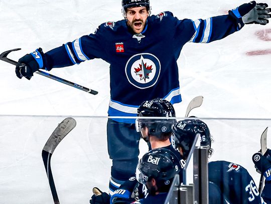 Liga NHL - zwycięstwo Jets po dwóch dogrywkach