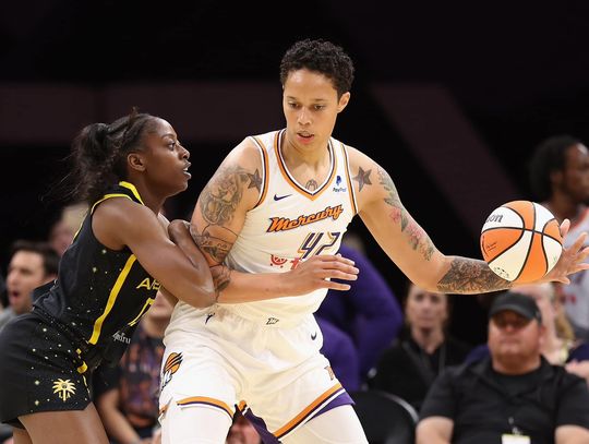 Liga WNBA - wiceprezydent USA Kamala Harris na meczu Brittney Griner