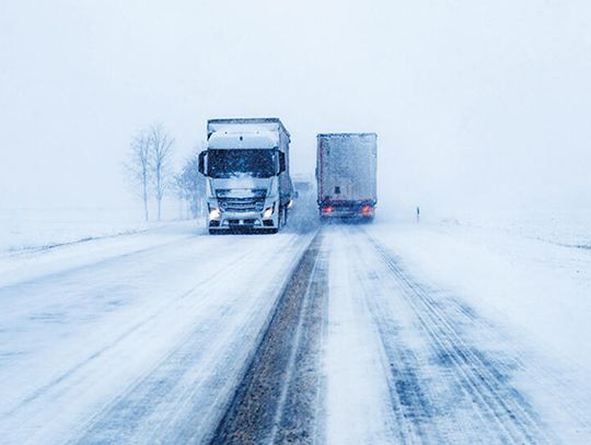 „Lodowe pociski” na autostradach – jak uniknąć tragedii?