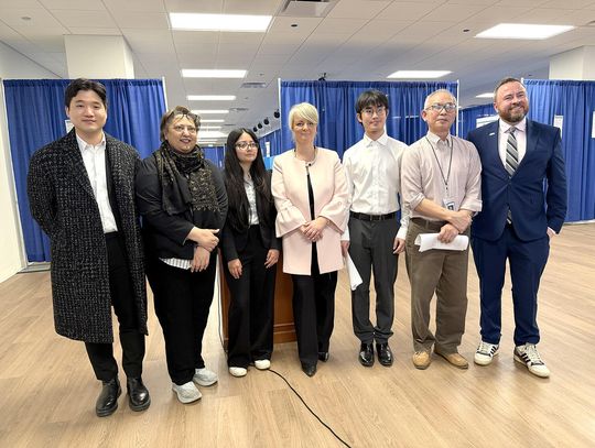 Lokale wyborcze w Chicago z pomocą językową dla wyborców z ograniczoną znajomością j. angielskiego w dniu prawyborów