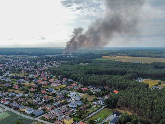 Lubuskie. Pod Zieloną Górą płonie hala, w której składowane były niebezpieczne chemikalia