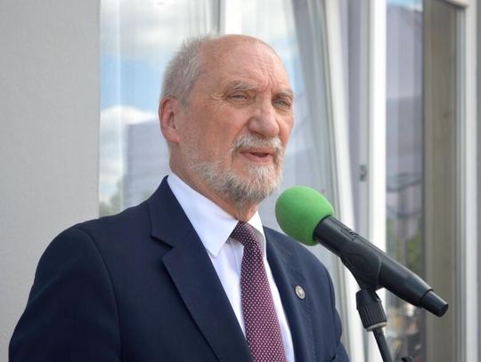 Macierewicz: moim zdaniem samochód stał kiedy rozmawiałem przez telefon