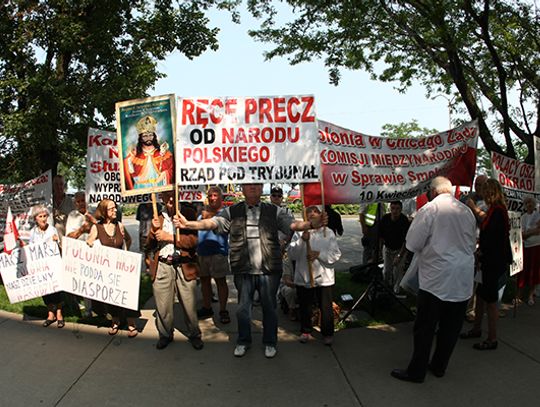 Manifestacja pod polskim konsulatem. ZOBACZ ZDJĘCIA ARTURA PARTYKI