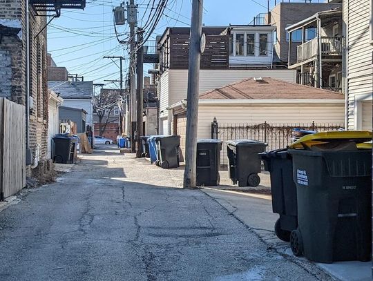 Martwy mężczyzna w śmietniku na zachodzie Chicago