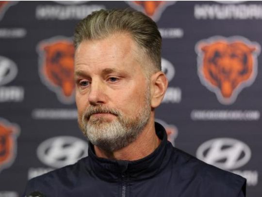 Matt Eberflus przestał być trenerem Bears. Thomas Brown jego tymczasowym następcą