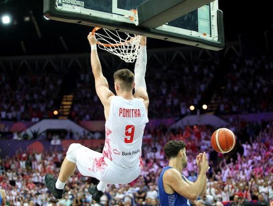 ME koszykarzy - niepokonani Polacy pewni występu w 1/8 finału