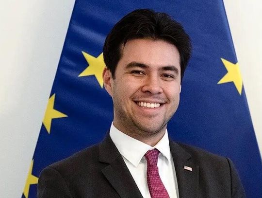 Media: 27-latek stoi za polityką administracji Trumpa wspierania skrajnej prawicy w Europie