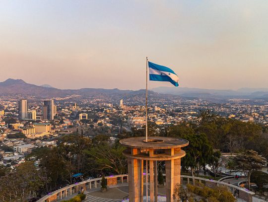 Media: Honduras i Uganda dołączyły do programu deportacji migrantów do państw trzecich