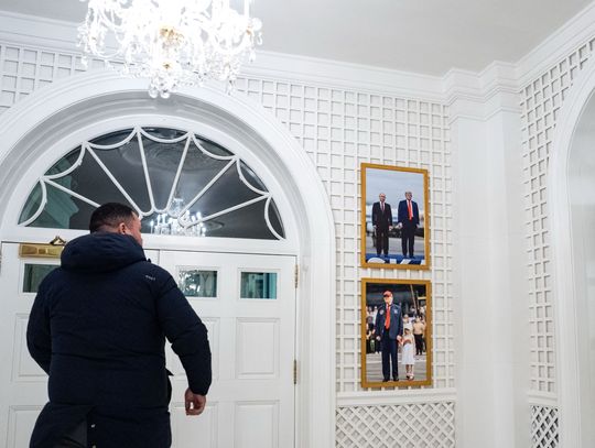 Media: oburzenie po wywieszeniu w Białym Domu zdjęcia Trumpa z Putinem