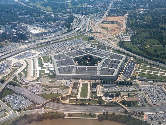 Media: Pentagon przenosi część personelu z Bliskiego Wschodu w związku z możliwym atakiem na Iran