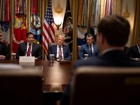 Media: posiedzenie gabinetu pełne pochlebstw dla Trumpa