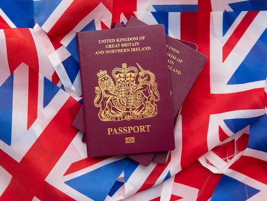 Media: rekordowo wielu Amerykanów stara się o brytyjskie obywatelstwo; powodem Trump i podatki