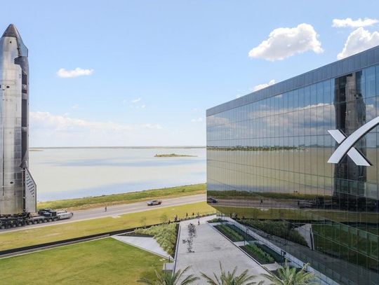 Media: SpaceX Muska otrzyma kontrakt na satelity do tarczy antyrakietowej Złota Kopuła