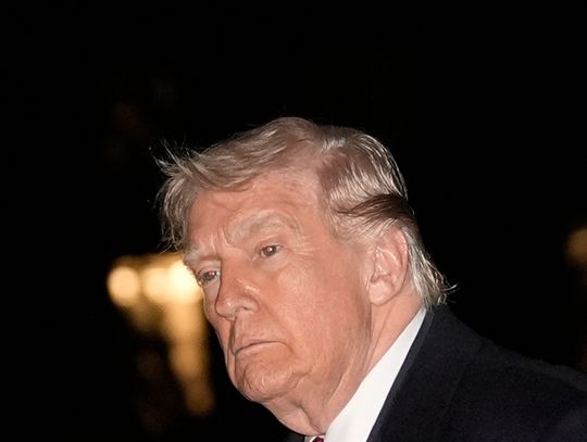 Media: Trump powiedział, że jest gotowy zakończyć wojnę z Iranem, nawet jeśli cieśnina Ormuz pozostanie zamknięta Media: Trump powiedział, że jest gotowy zakończyć wojnę z Iranem, nawet jeśli cieśnina Ormuz pozostanie zamknięta